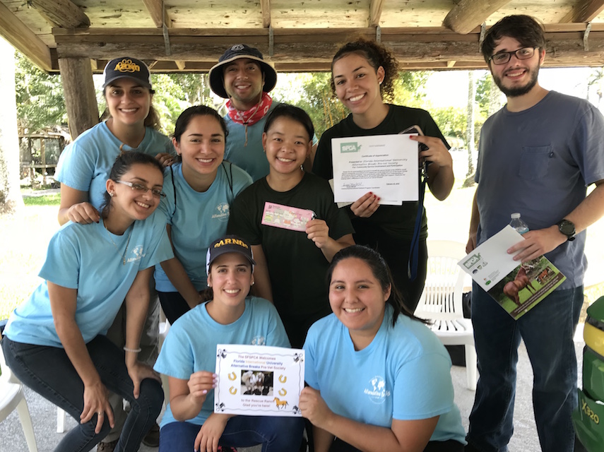 FIU Pre-Vet Students Pitch In at SFSPCA